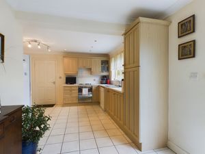 Kitchen diner- click for photo gallery